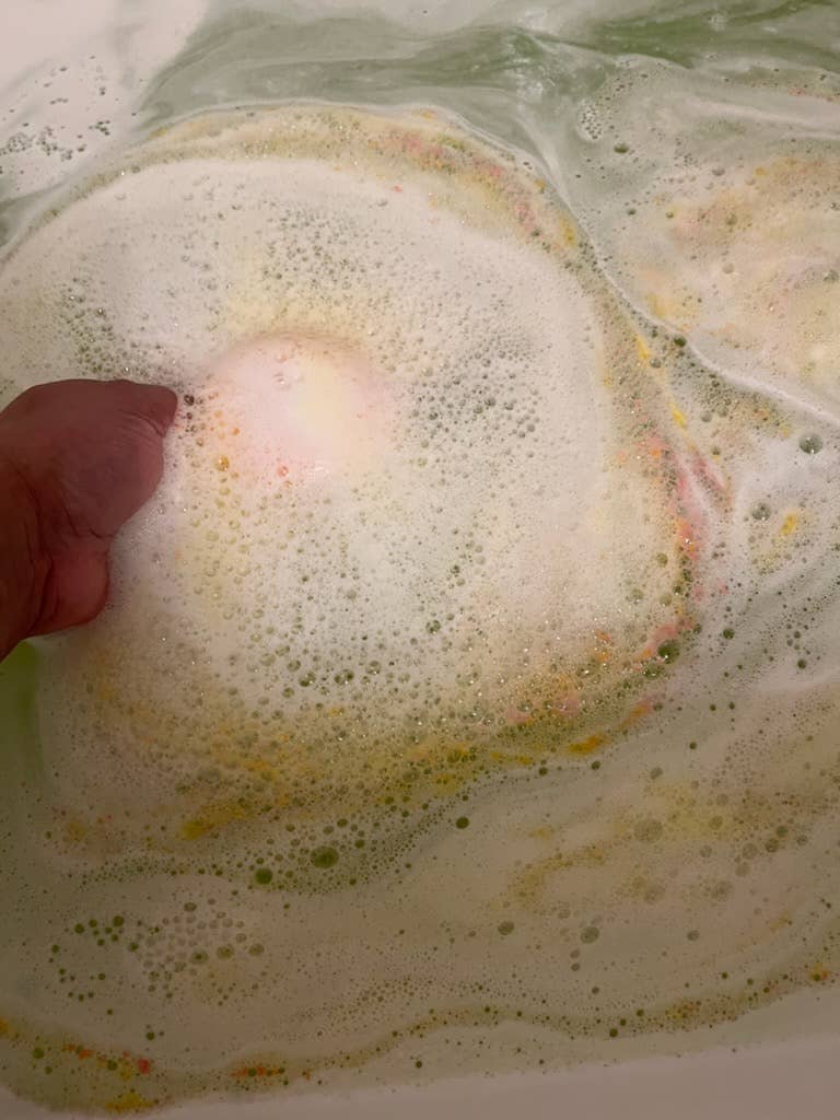 Confident Girls | Juicy Bath Bomb, photo 3 of 4
