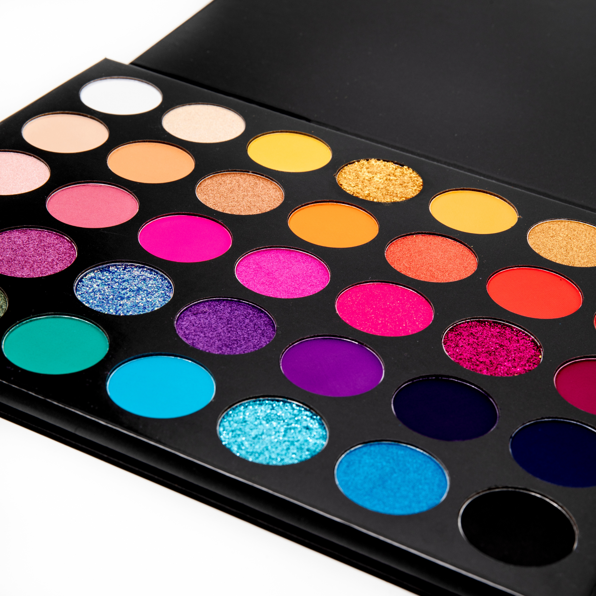 Weekend Fetish Beauty Collection | 35 Palette Eyeshadow, photo 3 of 3